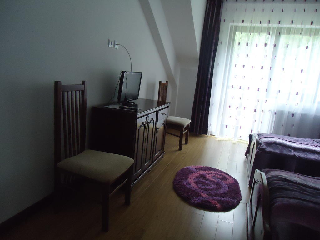 Pensiunea Geona Poiana Teiului Szoba fotó