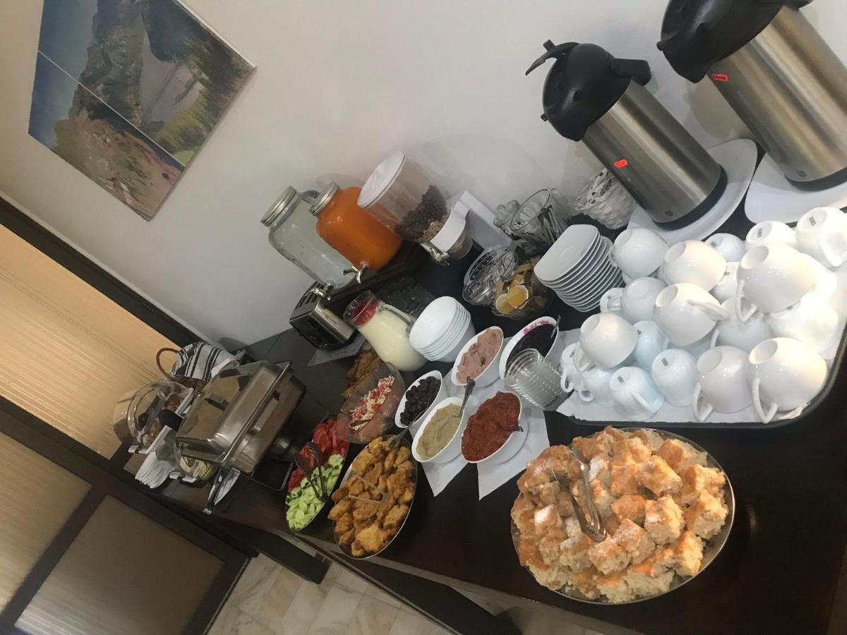 Pensiunea Geona Poiana Teiului Kültér fotó